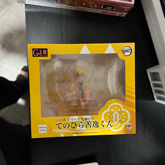 Demon slayer figure Zenitsu - Picture 1 of 4